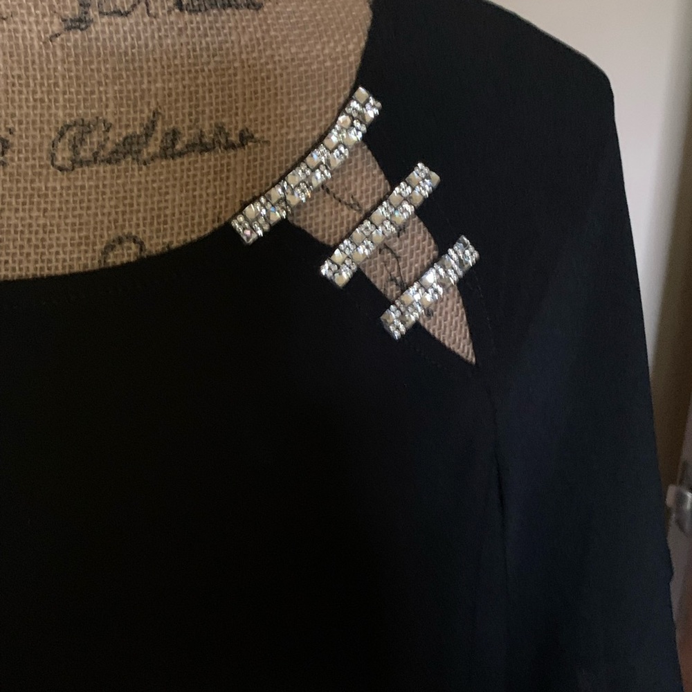 LAST ONE! Gorgeous plus blouse-New! - Picture 3 of 4